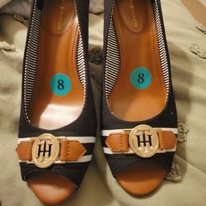 NWOT Tommy Hilfiger platform peep toe sandles